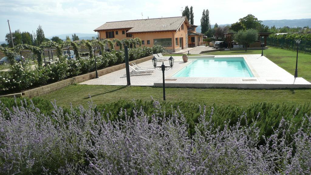 Il Fienile Di Assisi Villa Bagian luar foto
