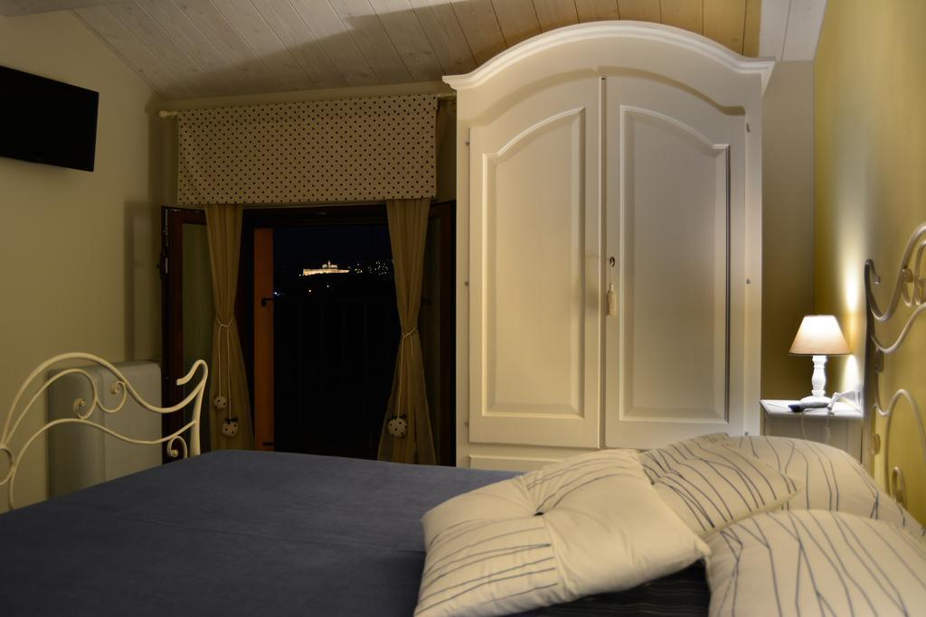 Il Fienile Di Assisi Villa Bagian luar foto